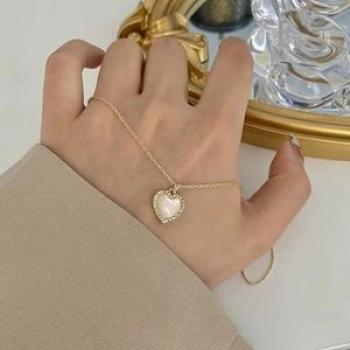 Heart Shaped Chain Women`s Wedding Gold Necklace Pendant Love Heart Necklace Birthday Gift