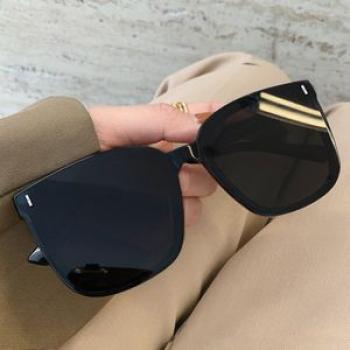 Korean Trendy Sunglasses UV Protection Large Frame Reflective Lens Shades for Men Women