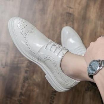 Glossy Men Dress Shoes Leather Male Oxford Classic Vintage Lace-up Men`s Brogue Shoes Oxfords White