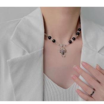 Spider pendant necklace dark trend hip-hop personality street splicing round bead couple collarbone