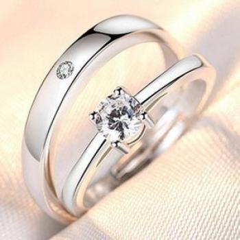 A couple rings 2 men`s and women`s crown rings open wedding artificial diamond rings